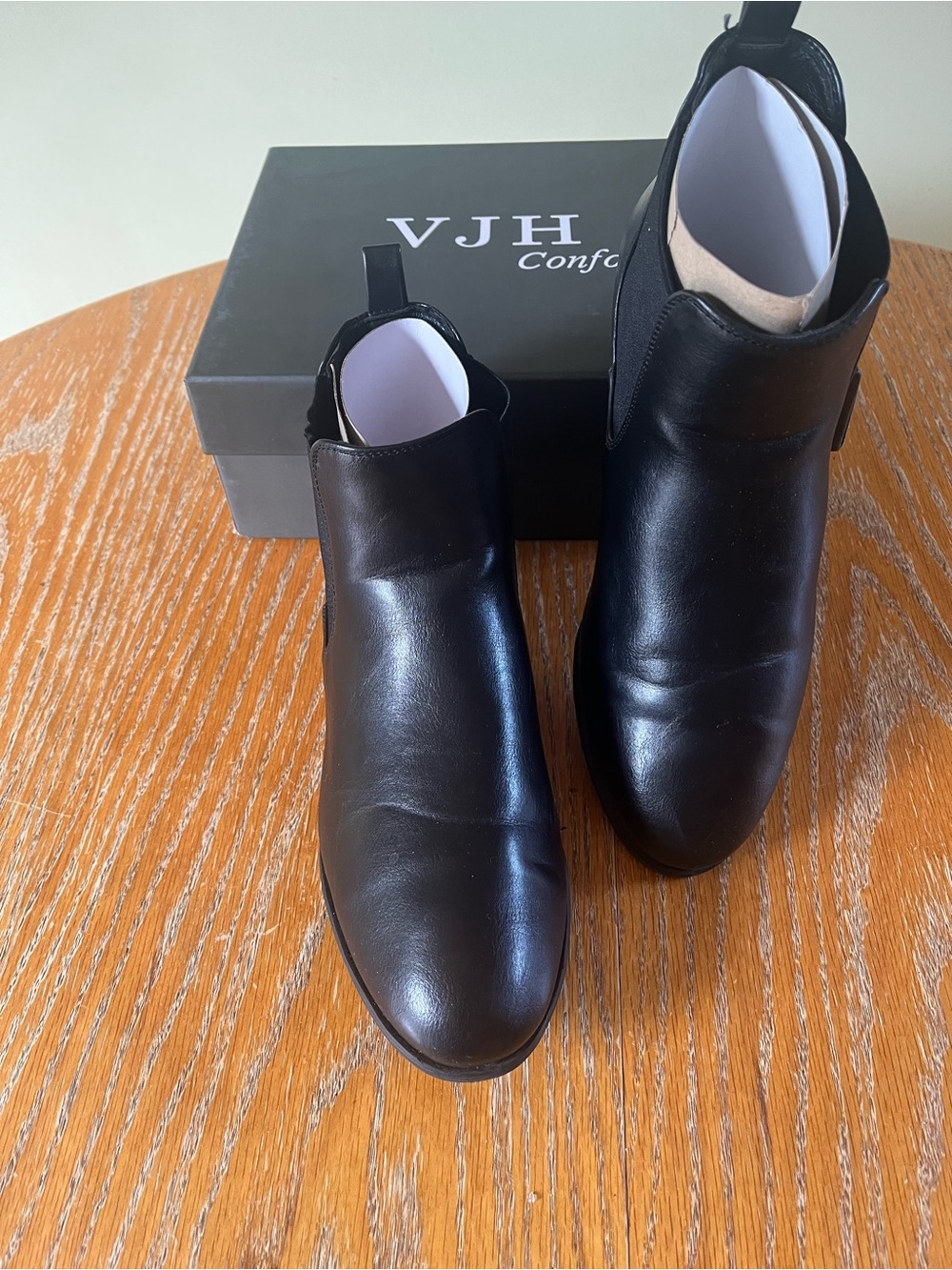 VJH Confort Black Smooth Leather Chelsea Ankle Boots